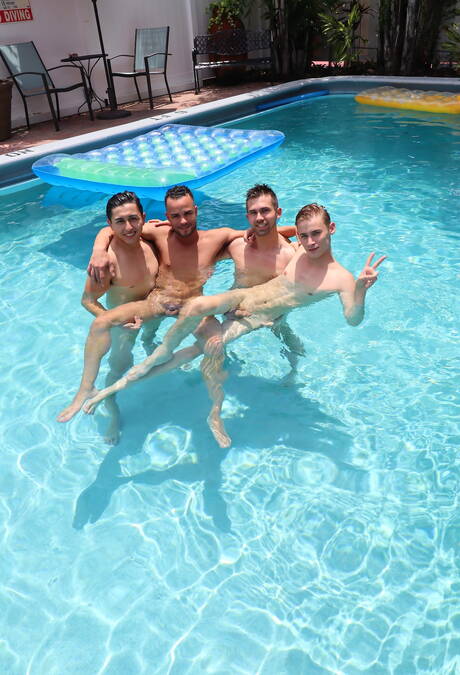 Attractive dude Tyler Lakes and gorgeous guy Oliver Star sucking and screwing each other at the pool