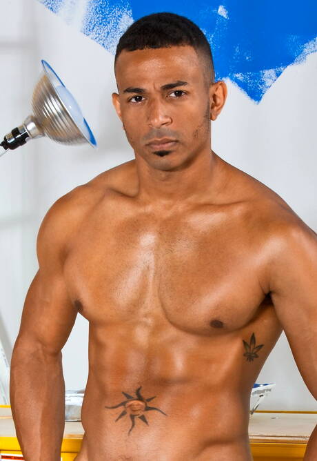 Two american dudes otter Zario Travezz and husky guy Taylor Reign in interracial love