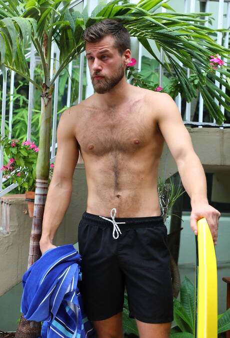 Der hinreißende Kumpel Mars Rousseau und der sexy Kumpel David Austin beim harten Analsex im Freien