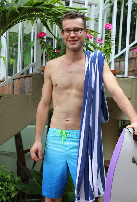 Der hinreißende Kumpel Mars Rousseau und der sexy Kumpel David Austin beim harten Analsex im Freien