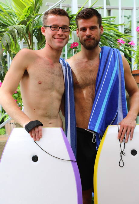 Der hinreißende Kumpel Mars Rousseau und der sexy Kumpel David Austin beim harten Analsex im Freien