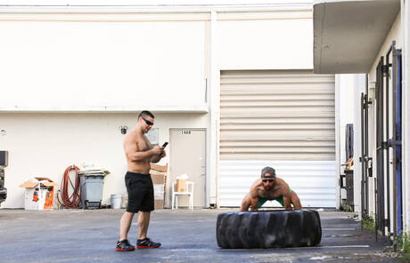 Heiße amerikanische Typen wie Dustin Steele und Hengst Aspen bei heißer Arschfick-Action im Freien