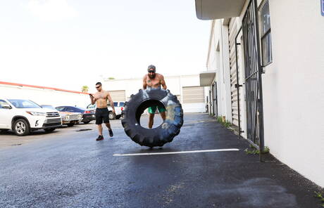 Heiße amerikanische Typen wie Dustin Steele und Hengst Aspen bei heißer Arschfick-Action im Freien