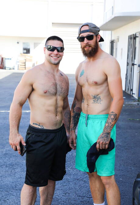 Heiße amerikanische Typen wie Dustin Steele und Hengst Aspen bei heißer Arschfick-Action im Freien