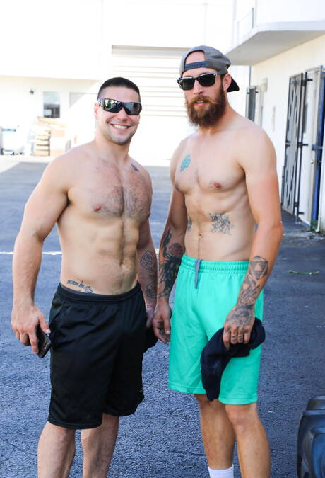 Heiße amerikanische Typen wie Dustin Steele und Hengst Aspen bei heißer Arschfick-Action im Freien