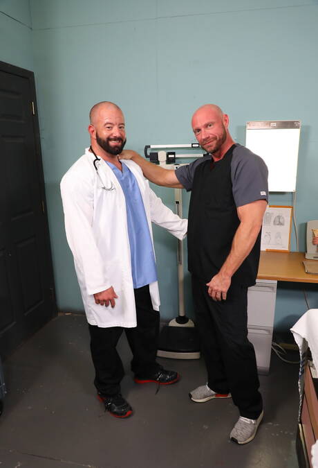 Adam Ryker and american bear Killian Knox have anal sex