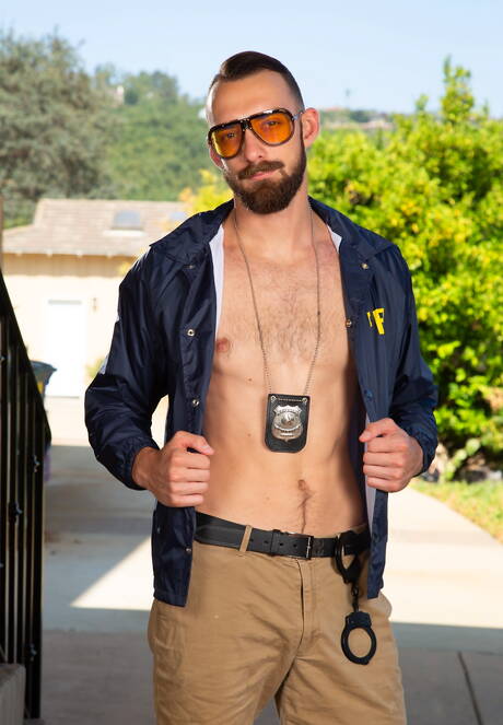 American husky guy Aspen and  Johnny B in hot homosexual scene outdoor