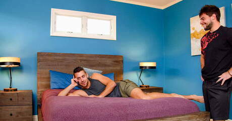 2人のアメリカ人の男の子の筋肉質なアスペンと筋肉質のダンテ・コレがフェラチオの後にアナルファック