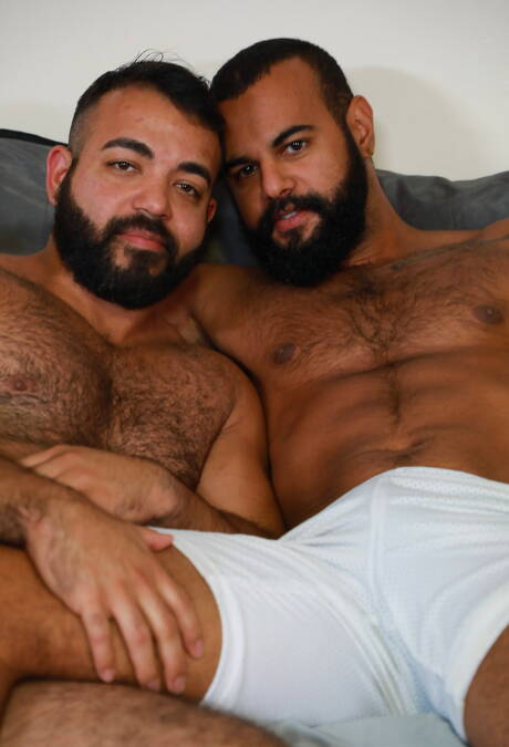 拉丁帥哥 Tony Orion 和 Carlos Cruz 用拳頭進行熱辣肛交