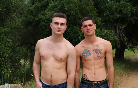 美國毛茸茸的種馬Leeroy Jones和Sammy Nicks在戶外享受了一場精彩的肛交