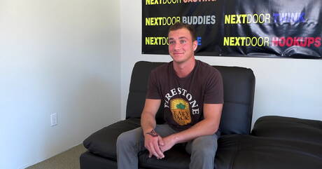 Le taureau Logan Thomas taquine sa bite