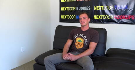 Le taureau Logan Thomas taquine sa bite