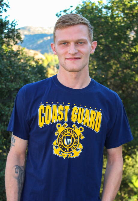 Il ragazzo Jesse Nice mostra un corpo perfetto all