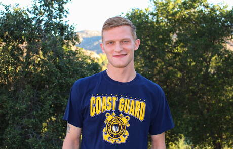 Il ragazzo Jesse Nice mostra un corpo perfetto all