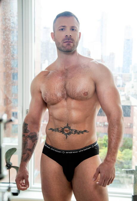 Amerikaanse sterke man Austin Wolf en Latijns-Amerikaanse gespierde Ian Frost hebben anale seks