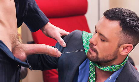 Dwóch amerykańskich facetów, siłacz Dylan James i superogier Sierżant Miles w ostrym seksie analnym