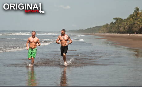 Jake Genesis and american strongman Jesse Santana in hot homosexual scene on the beach