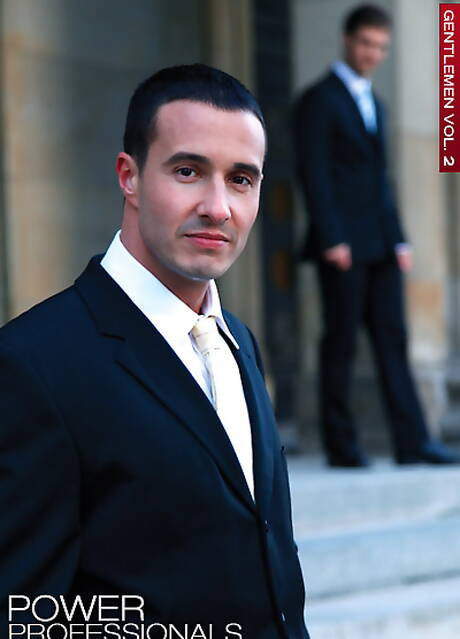 魅力的な少年ガブリエル・レンファントと官能的な少年ニック・フォードは、チンコを吸った後に尻をファックします