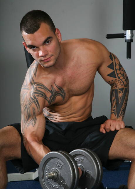 Schaamteloze jongens Adam Rupert, Ivo Kerk en Marco Rubi hebben een goede trio-seks