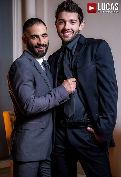 El oso gay ruso Ben Batemen y el oso francés Edji Da Silva en una acción homosexual apasionada