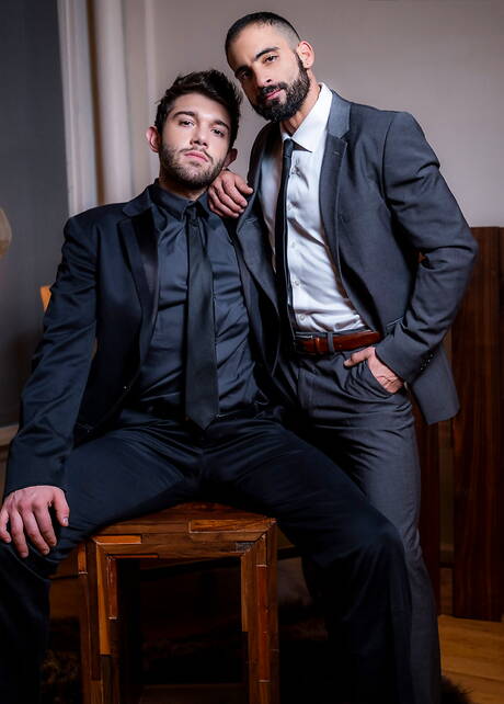 Russian gay bear Ben Batemen and french bear Edji Da Silva in hot homosexual action