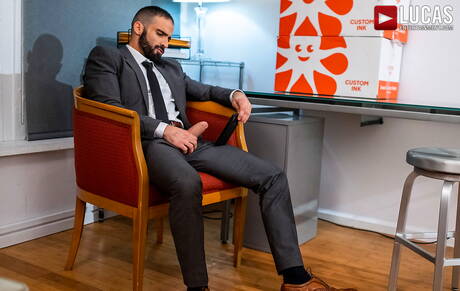 Russian gay bear Ben Batemen and french bear Edji Da Silva in hot homosexual action