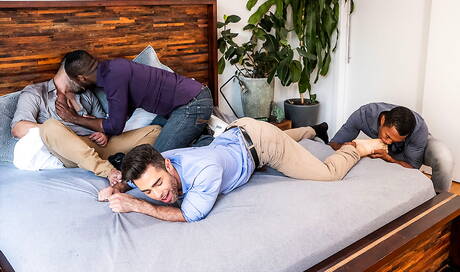 Lucas Entertainment: Andre Donovan, Lucas Leon, Sean Xavier, Wagner Vittoria in interracial gangbang scene