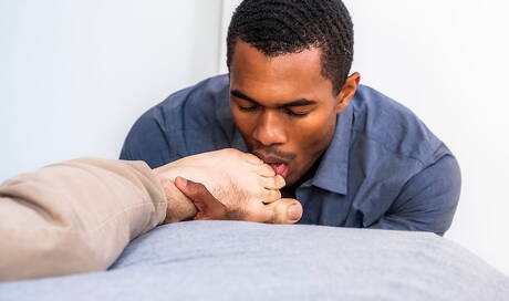 Lucas Entertainment: Andre Donovan, Lucas Leon, Sean Xavier, Wagner Vittoria in interracial gangbang scene