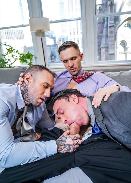 Geile Kumpels Alexander Volkov, Andrey Vic und Dylan James bei Dreier-Fick-Action