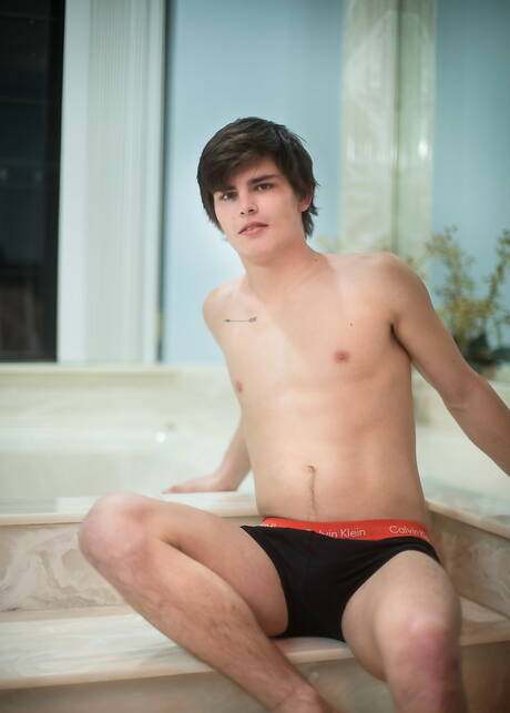 Gespierde Seth Peterson plaagt zijn pik