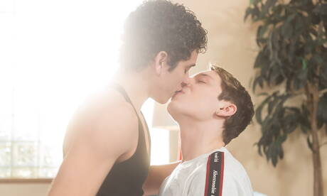 Les gentils américains, le minet chaud Zach Letoa et le jeune mec Jacob Hansen se font baiser le cul