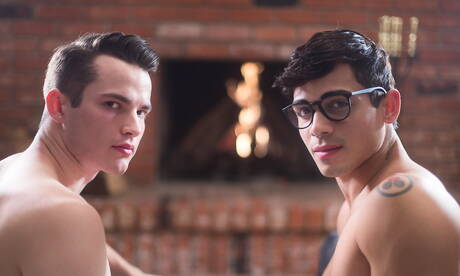 Latijns-Amerikaanse hunk Ashton Summers en stoere kerel Parker Grant boren een kont