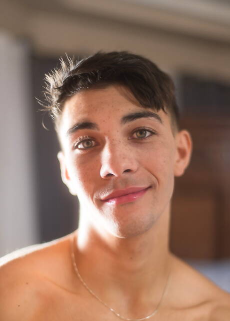 Der bullige Latino Ashton Summers und der junge Amerikaner Alex Riley haben sich gegenseitig geknallt