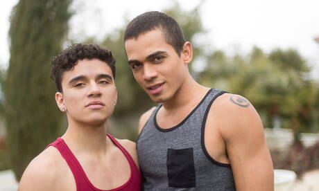 Latin hunky guy Ashton Summers and american beautiful boy Zach Letoa in hot homosexual scene outside