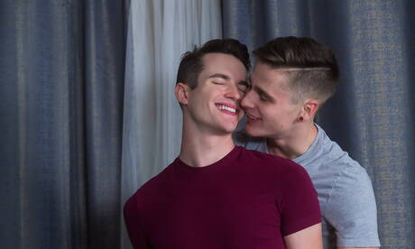 American beefy Travis Stevens and beautiful boy Parker Grant fuck ass after sucking cock