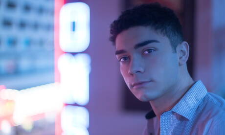 La jeune Américaine Ashtin Bates pose nue en extérieur