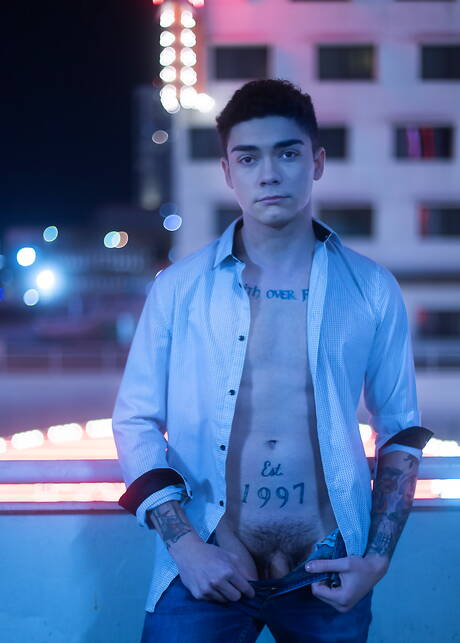 Helix Studios: American young Ashtin Bates posing naked outdoor