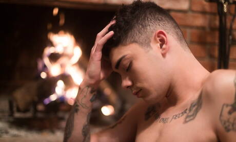 La jeune Américaine Ashtin Bates pose nue en extérieur