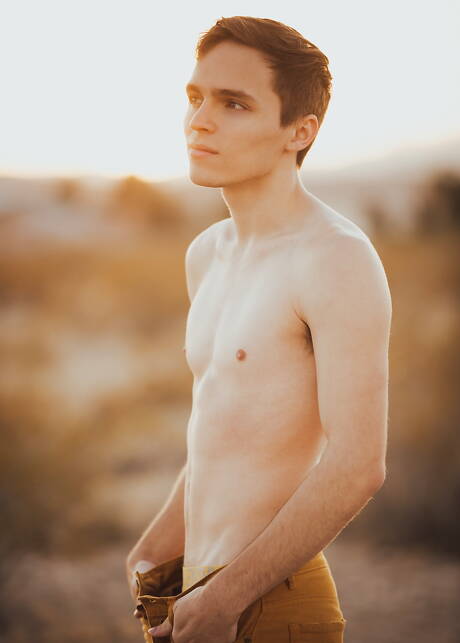 Helix Studios: American beautiful boy Tristan Adler get naked and showing hot ass outside