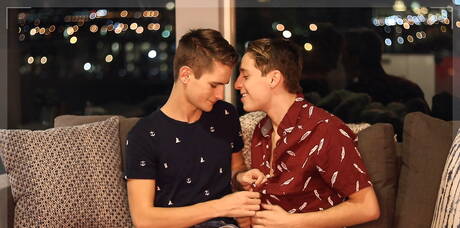 Deux mecs américains, le jeune Trevor Harris et le jeune Jacob Hansen, se font baiser le cul