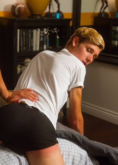 Helix Studios: Hot americans, beefcake Josh Brady and hot twink Julian Bell in hard spanking