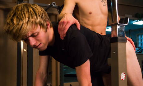 American beefy Blake Mitchell and beautiful boy Jamie Ray in butt spanking