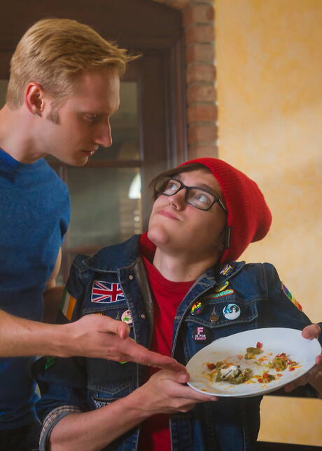 El forzudo estadounidense Max Carter y el jovencito Dustin Cook en una sesión de azotes