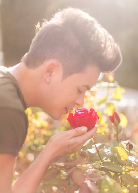 De jonge Amerikaanse Andy Taylor en de hete Latijns-Amerikaanse twink Aiden Garcia neukten elkaar buiten