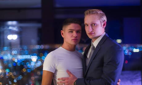 Las estrellas porno estadounidenses Max Carter y el jovencito Dylan Hayes se follan el culo al aire libre