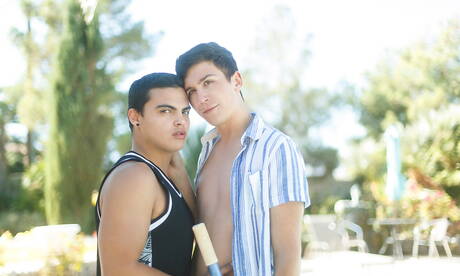 Der heiße amerikanische Twink Jared Scott und der junge Venezolaner Gabriel Martin lieben sich draußen