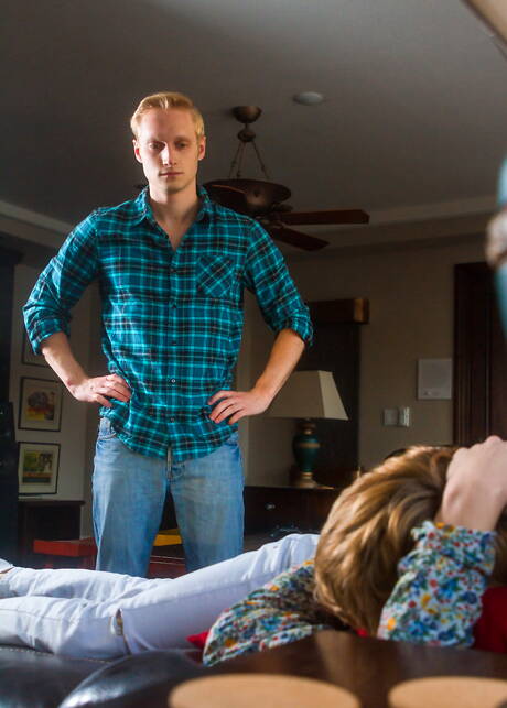 アメリカ人のたくましいマックス・カーターとイケメンのジェイミー・レイがお尻を叩かれる