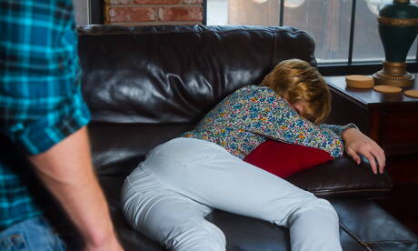 アメリカ人のたくましいマックス・カーターとイケメンのジェイミー・レイがお尻を叩かれる