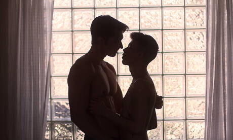 Hübsche amerikanische Jungs, der junge Landon Vega und der attraktive Luke Wilder, ficken sich in den Arsch, nachdem sie Schwänze gelutscht haben