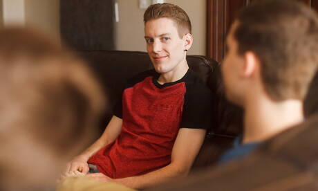 Americanos sensuais, o lindo garoto Kevin Daley e o jovem Collin Adams em sexo anal intenso